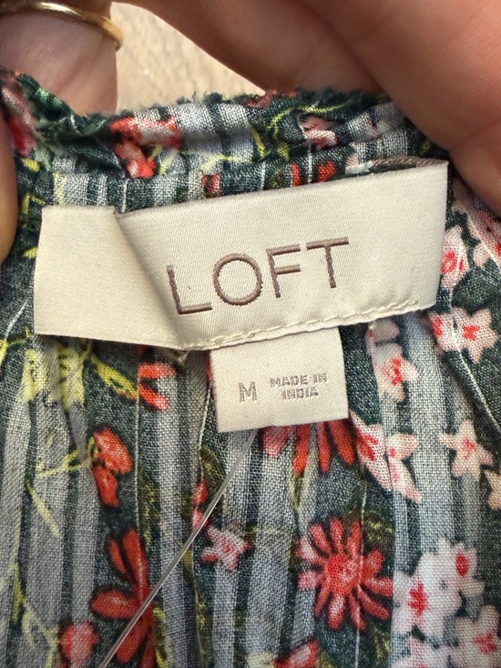 NWT LOFT Green Floral Puff Sleeve Blouse - Picture 3 of 6